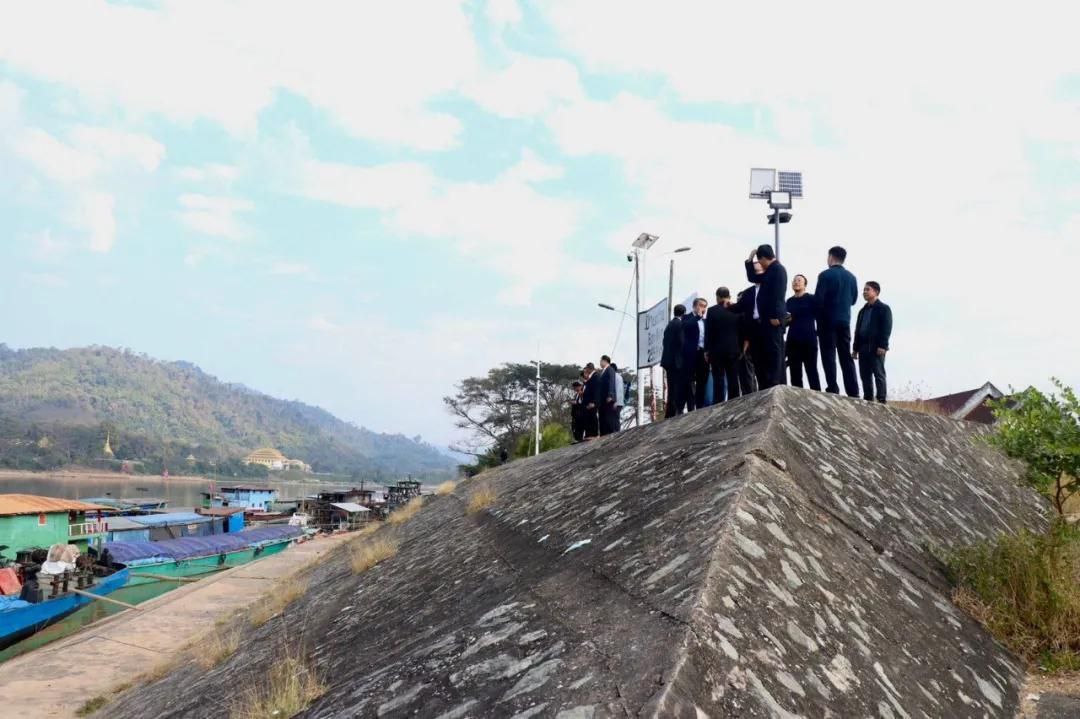 刘忠义一行访问金三角特区