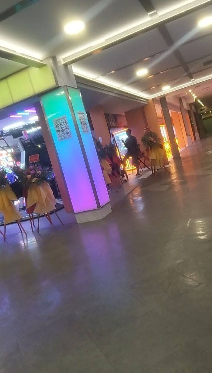 金边索利亚商场5楼公然开设大型非法赌场，引发公众强烈质疑