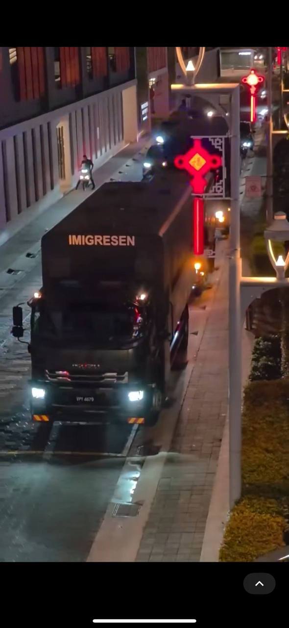 马来西亚吉隆坡南京街【也就是中国人最多的一条街】这里在抓人，目前为止已经抓了几百人了