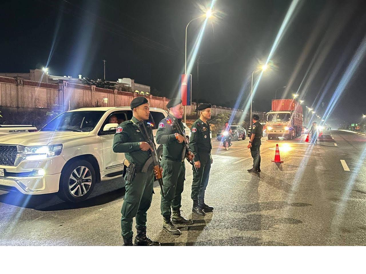 柬埔寨新闻 西港深夜大清查！警方多警种联动，全城彻查违禁武器与犯罪