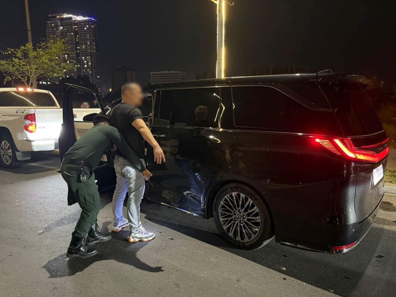 柬埔寨新闻 西港深夜大清查！警方多警种联动，全城彻查违禁武器与犯罪