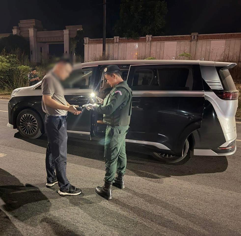 柬埔寨新闻 西港深夜大清查！警方多警种联动，全城彻查违禁武器与犯罪