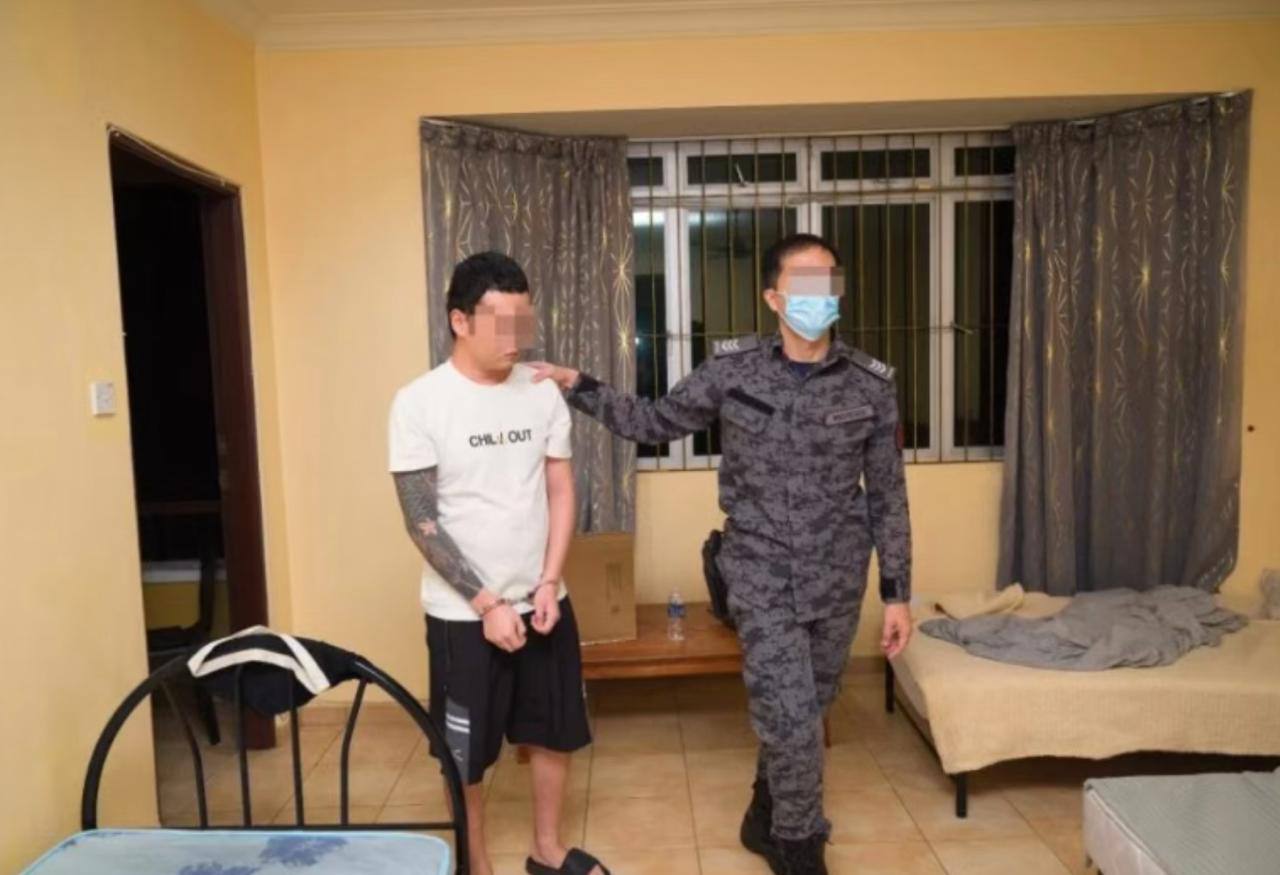 10名中国人在马来西亚涉诈被扣查