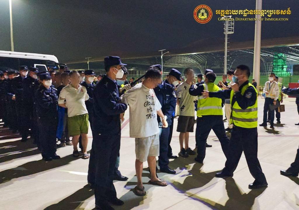 柬埔寨新闻:110名涉嫌网络诈骗的中国人被驱逐出境
