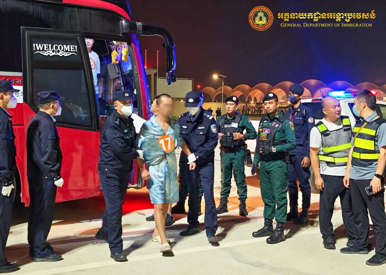 柬埔寨再遣返312名涉参与电诈的中国人