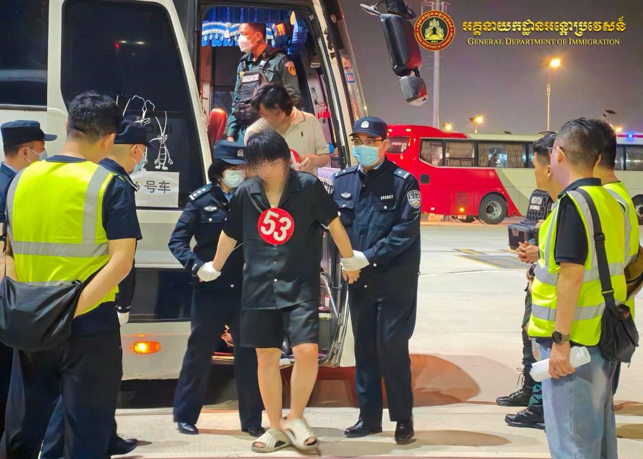 柬埔寨再遣返312名涉参与电诈的中国人
