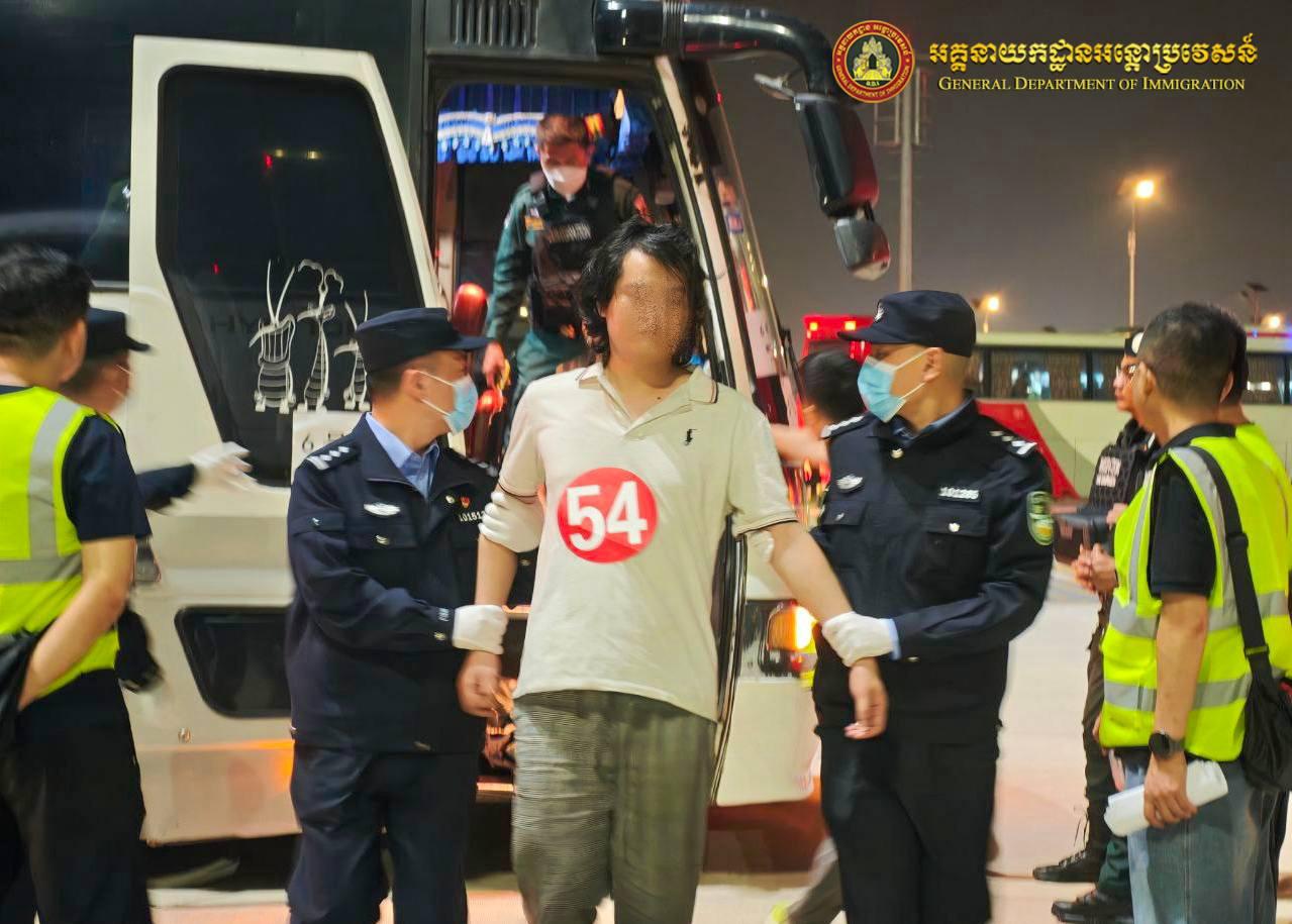 柬埔寨再遣返312名涉参与电诈的中国人