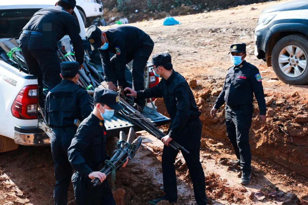 色勒县警察局集中销毁非法狩猎枪支-缅北警务报道