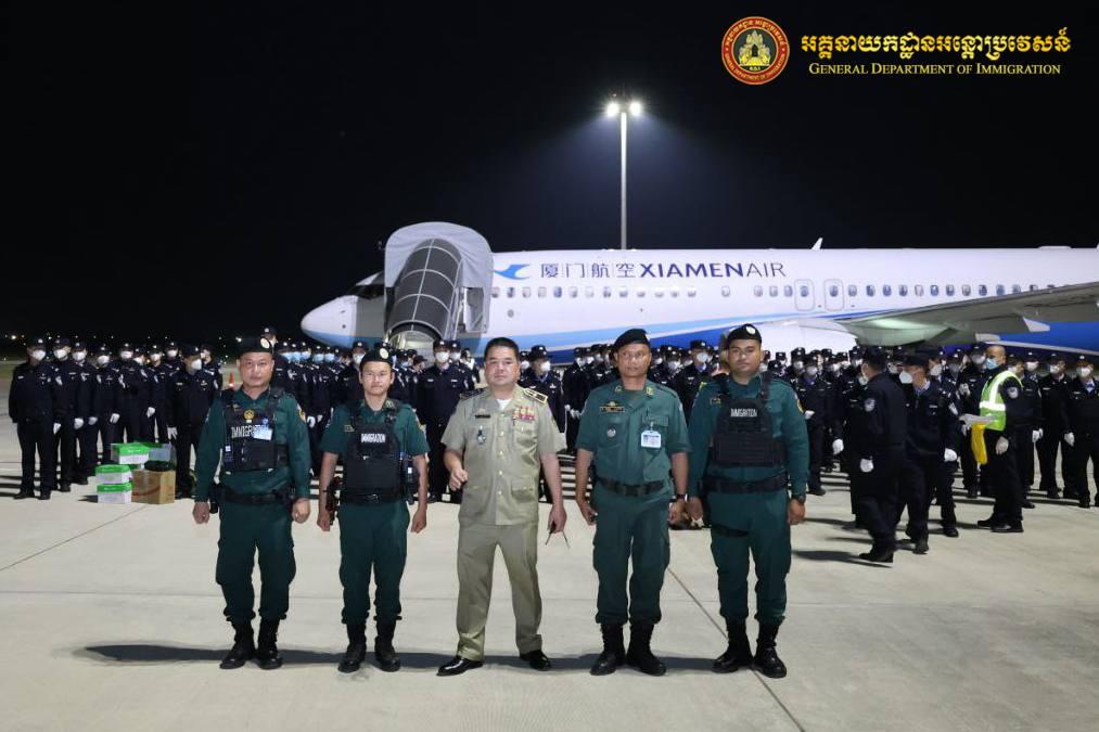 柬埔寨新闻 昨晚，再有319名中国人被遣返