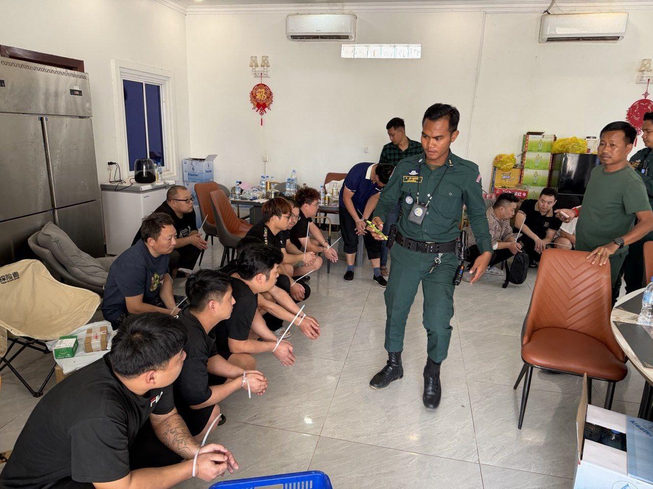 巴域木牌“黑袋裹尸”案告破：警方两小时内捣毁一电诈窝点并抓获26人-缅北警务报道