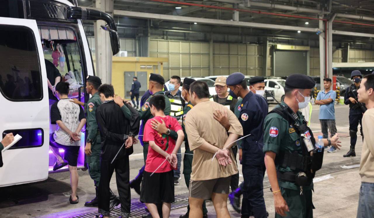 2月11日，柬埔寨再遣返319名中国籍电诈嫌犯