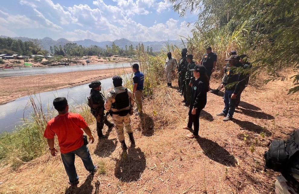 克伦邦最新消息 克伦邦妙瓦底南部  尽管炮弹已射入泰方一侧，湄公河畔湄公河村的村民仍不敢于返回家园。