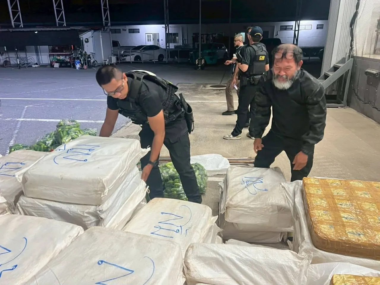 黄瓜藏毒！泰国警方截获千万粒冰毒药丸，市值超 5 亿泰铢