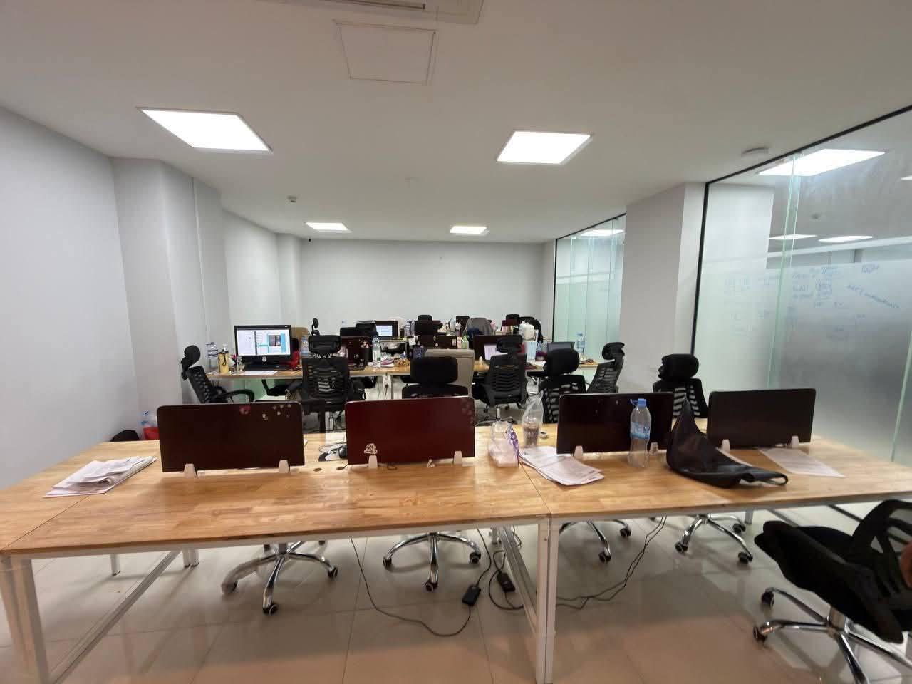 今天金边中国大使馆旁边被端一公司，抓捕数十人，具体信息尚未通知～