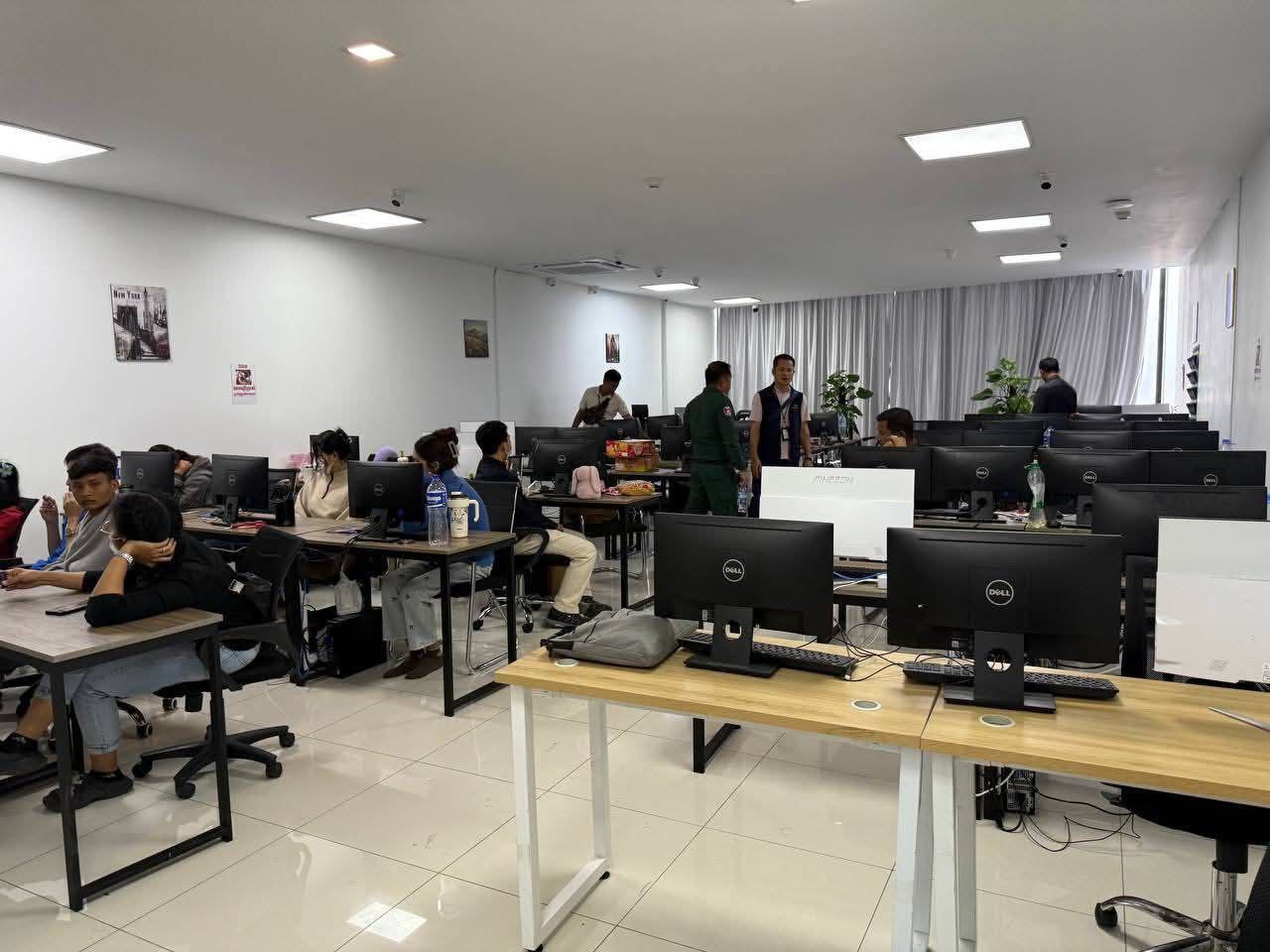 今天金边中国大使馆旁边被端一公司，抓捕数十人，具体信息尚未通知～-缅北警务报道