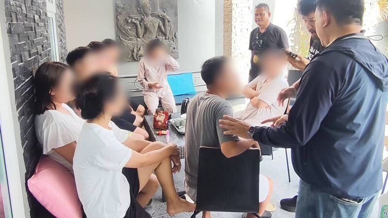 泰国警察突袭:抓捕20余人、缴获数百部设备