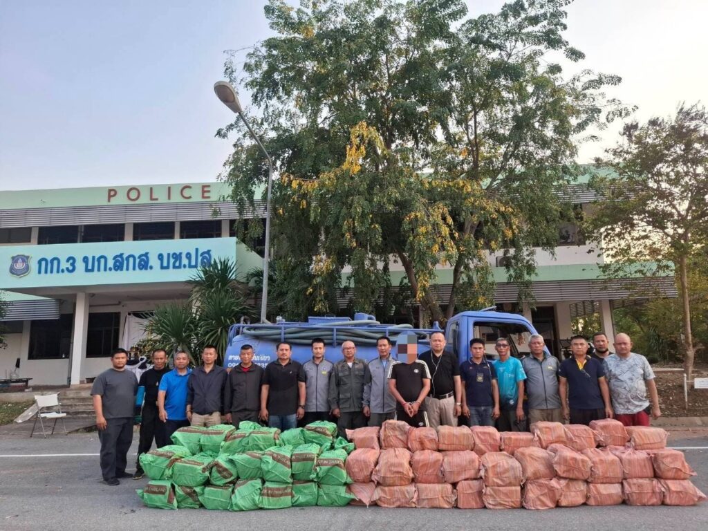 污水车暗藏839万粒冰毒！泰国警方截获“移动毒库”，司机只赚50万铢