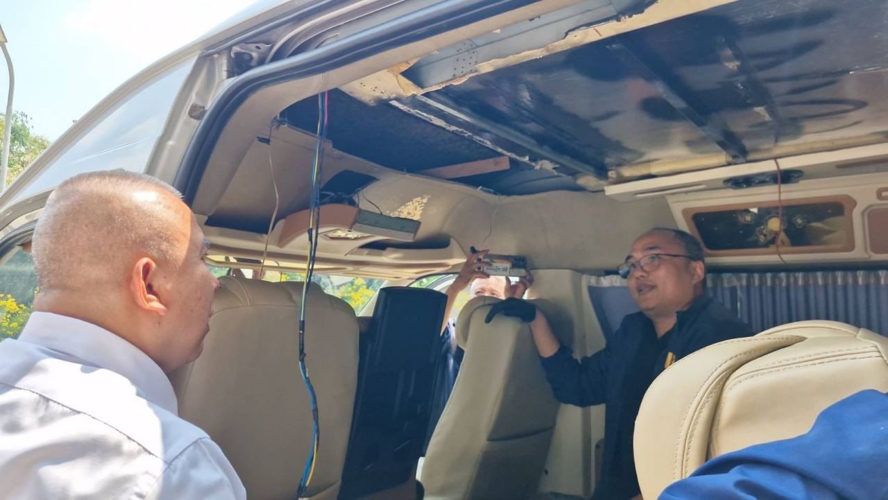 泰国警方抓获运毒男子 150公斤冰毒藏面包车车顶隔层