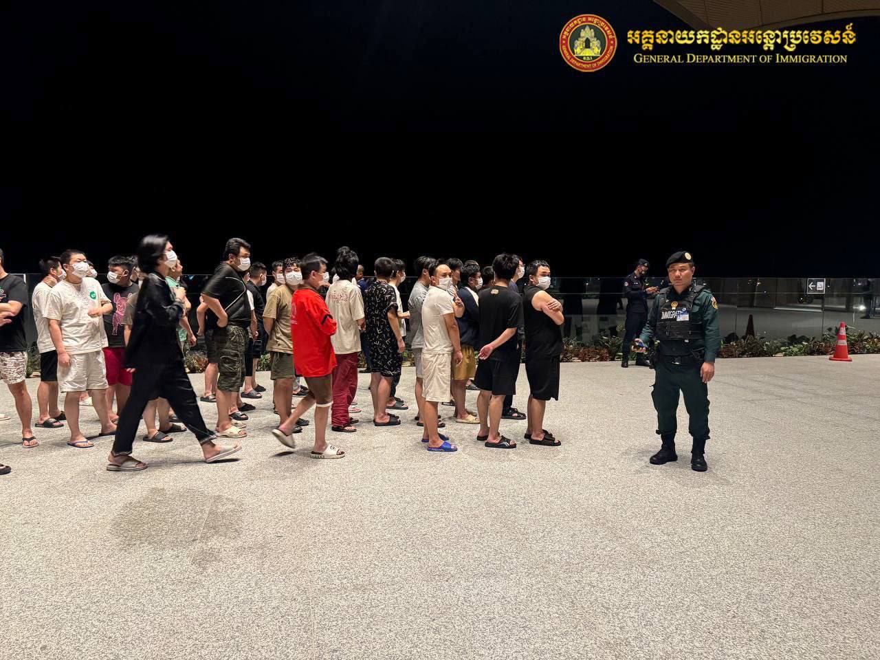 昨日494名中国籍涉诈人员被包机遣返