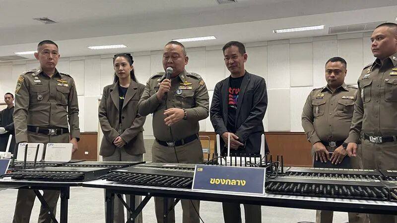 泰国沙缴府抓到一位“拨号狂人”！33岁桑蒂乔克一周拨了 5.6万通诈骗电话，用的21台SIM BOX设备。