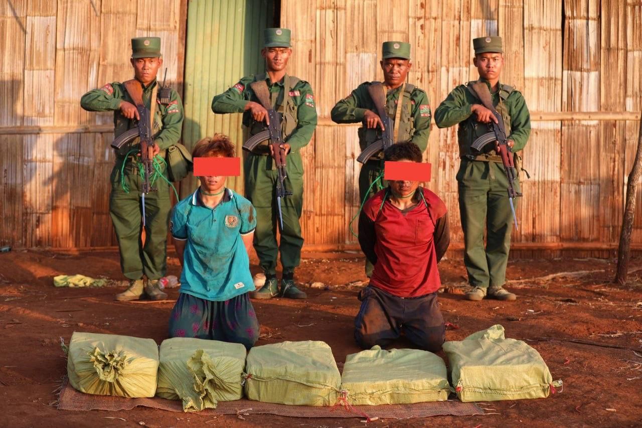 缅甸佤联军（UWSA）向军方移交价值100亿缅元的缴获毒品。