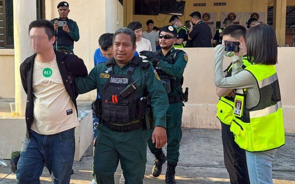 昨天，335名中国公民因网络诈骗被柬埔寨遣返