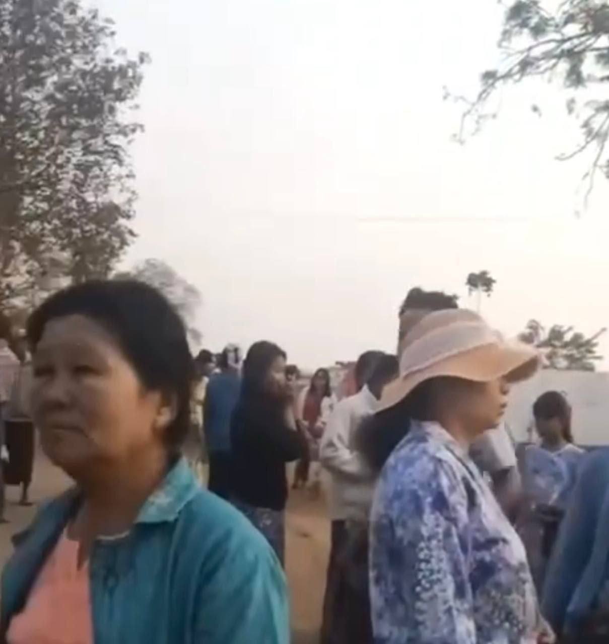 果敢同盟军再放200余战俘，累计释放近千人 